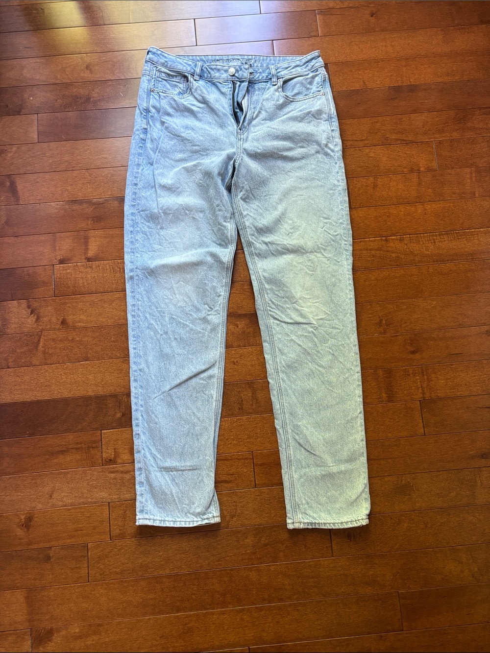 American Eagle Women’s Strigid Light Blue Denim Mom Jean, 12 XL
